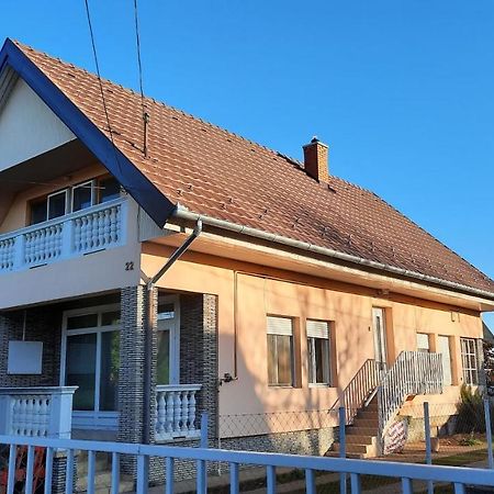Apartamento Magdaléna Ház Balatonlelle Exterior foto