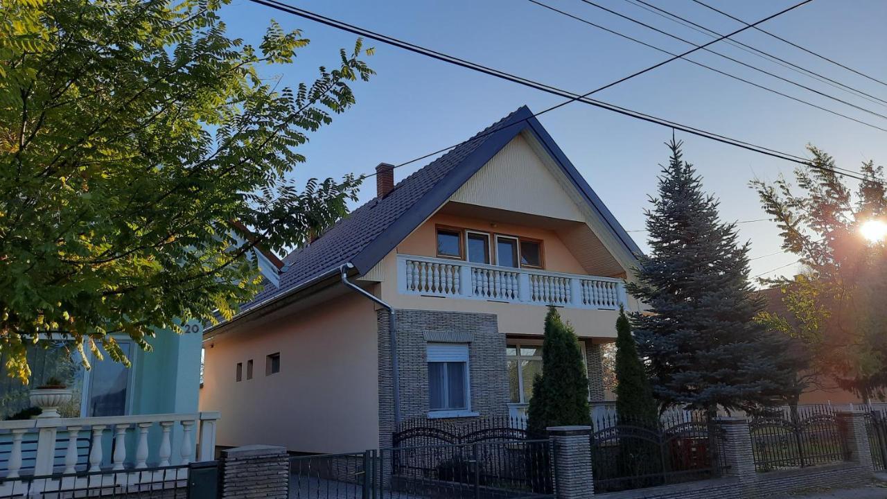 Apartamento Magdaléna Ház Balatonlelle Exterior foto