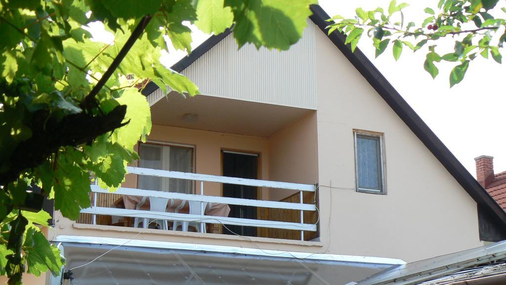 Apartamento Magdaléna Ház Balatonlelle Habitación foto