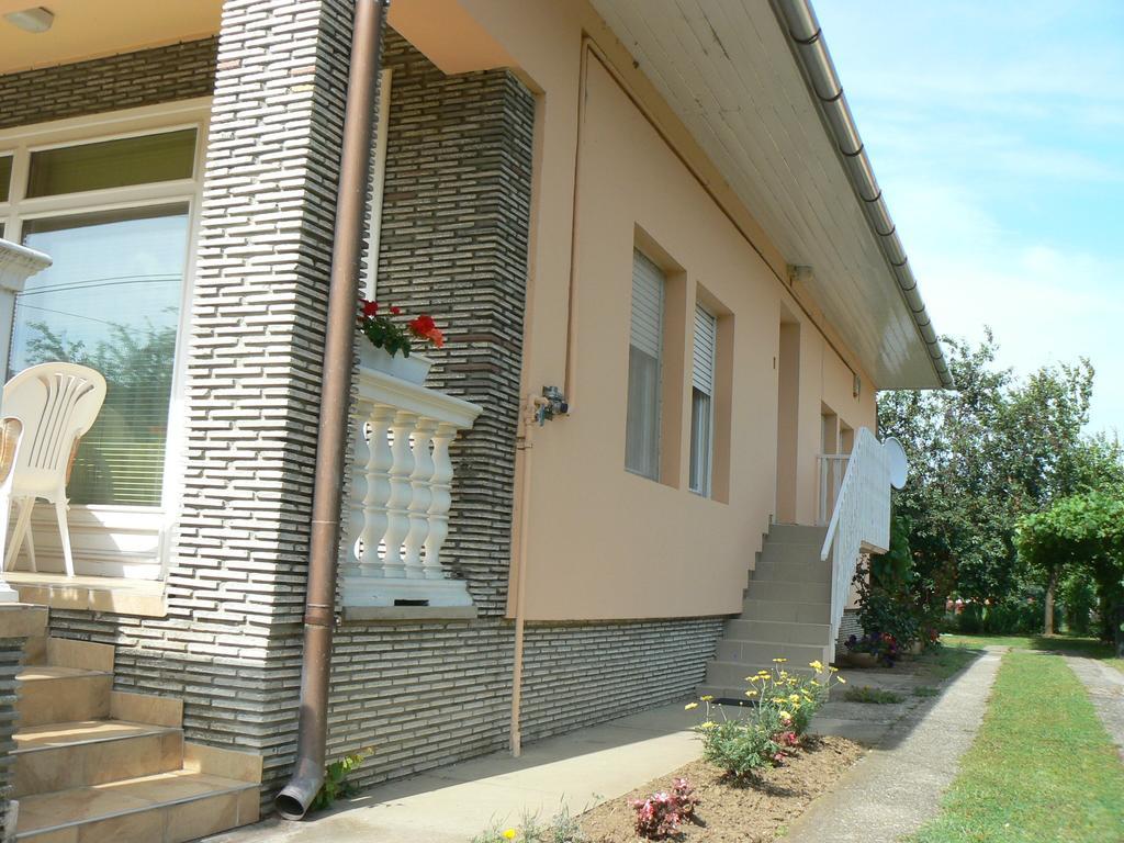 Apartamento Magdaléna Ház Balatonlelle Exterior foto